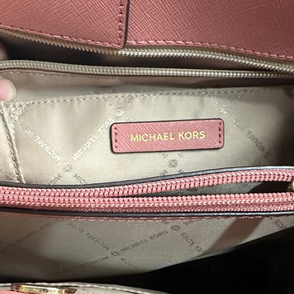 Michael Kors Blush Shoulder Bag with Gold Accents - Picture 2 of 4